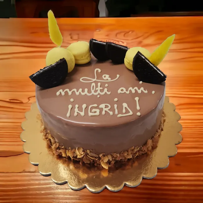 Tort de aniversare realizat de Cofetăria Sicopan Deva