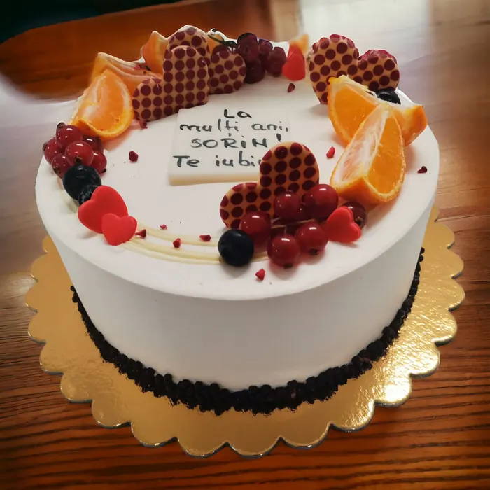 Tort de aniversare realizat de Cofetăria Sicopan Deva