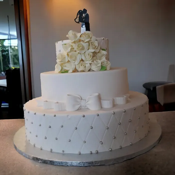 Tort de nuntă realizat de Cofetăria Sicopan Deva
