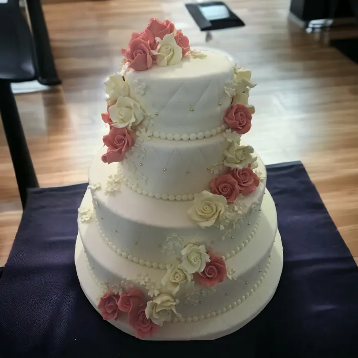 Tort de nuntă realizat de Cofetăria Sicopan Deva