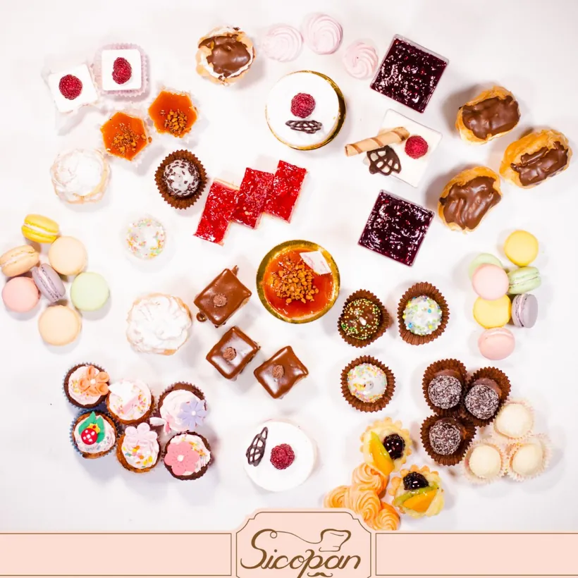 Platou cu mini prăjituri asortate pentru candy bar, Cofetăria Sicopan Deva